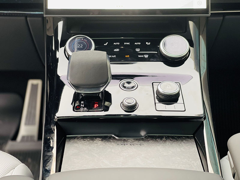 Sạc không dây xe Range Rover Sport 2024